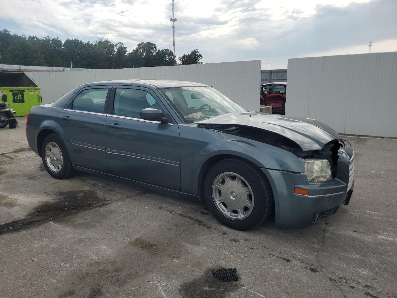 2005 Chrysler 300 Touring - Image 4