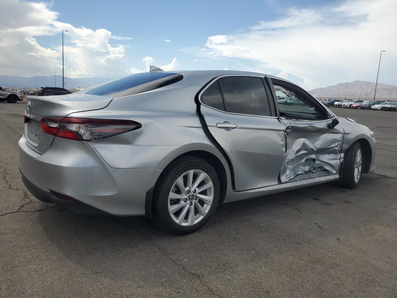 2023 Toyota Camry Le - Фото 3