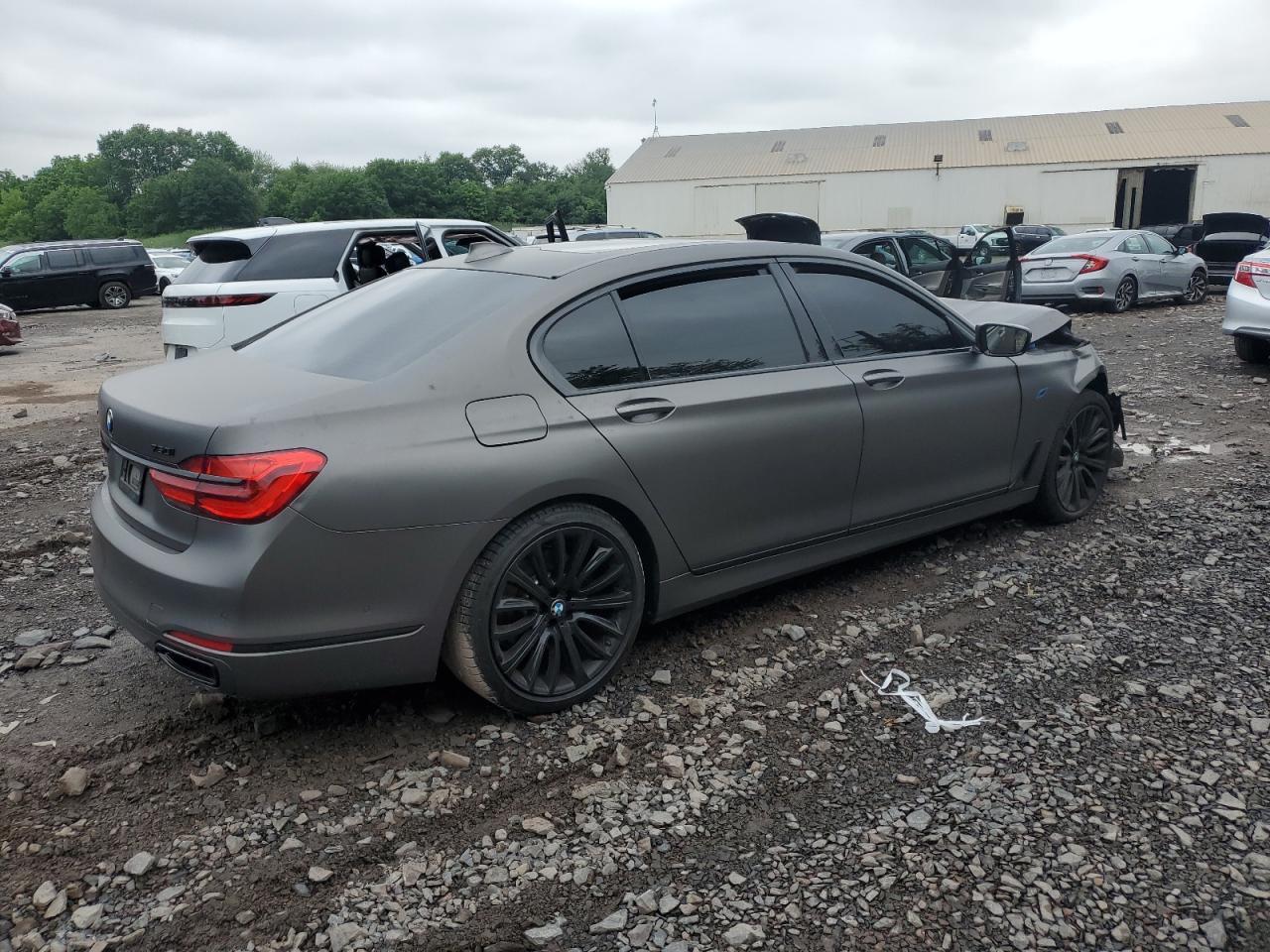 2016 BMW 750 Xi - Фото 3