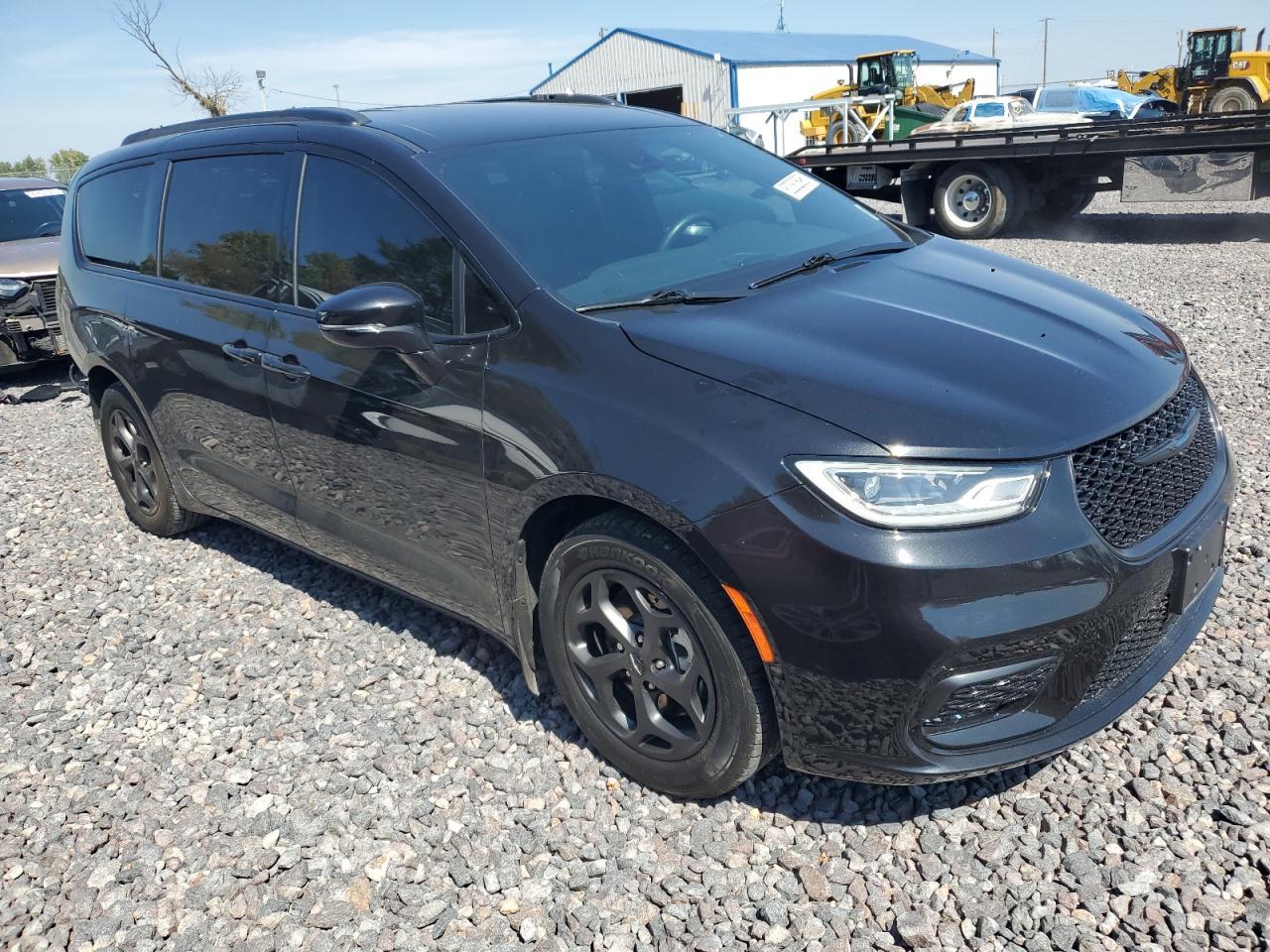2021 Chrysler Pacifica Hybrid Limited - Image 4