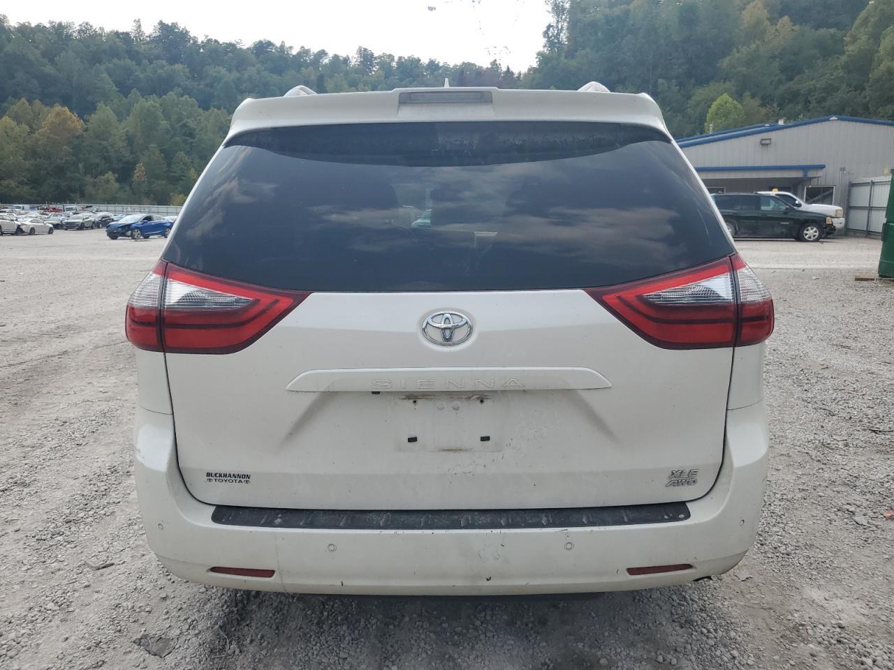 2020 Toyota Sienna Xle - Фото 6