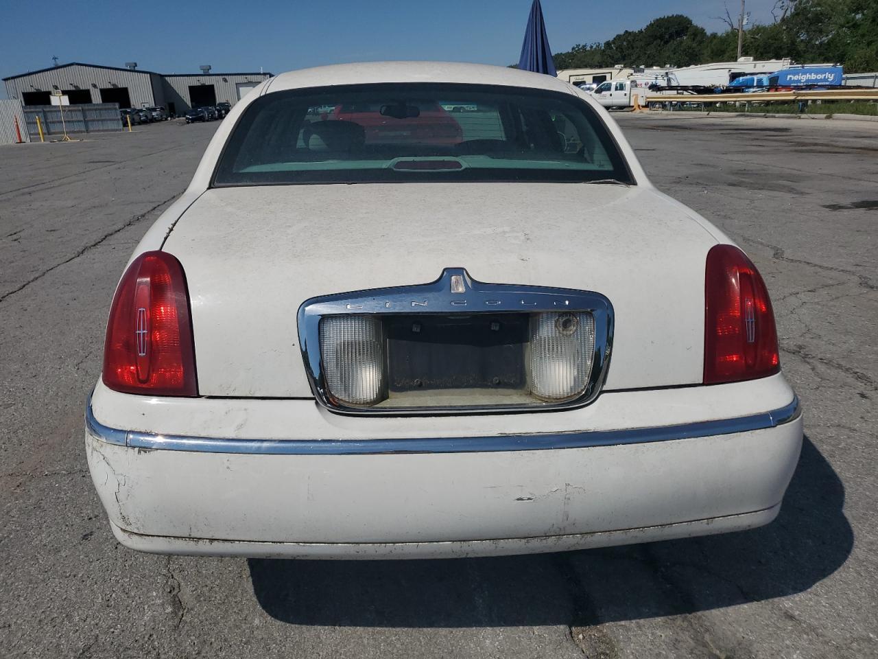 2001 Lincoln Town Car Executive - Image 6