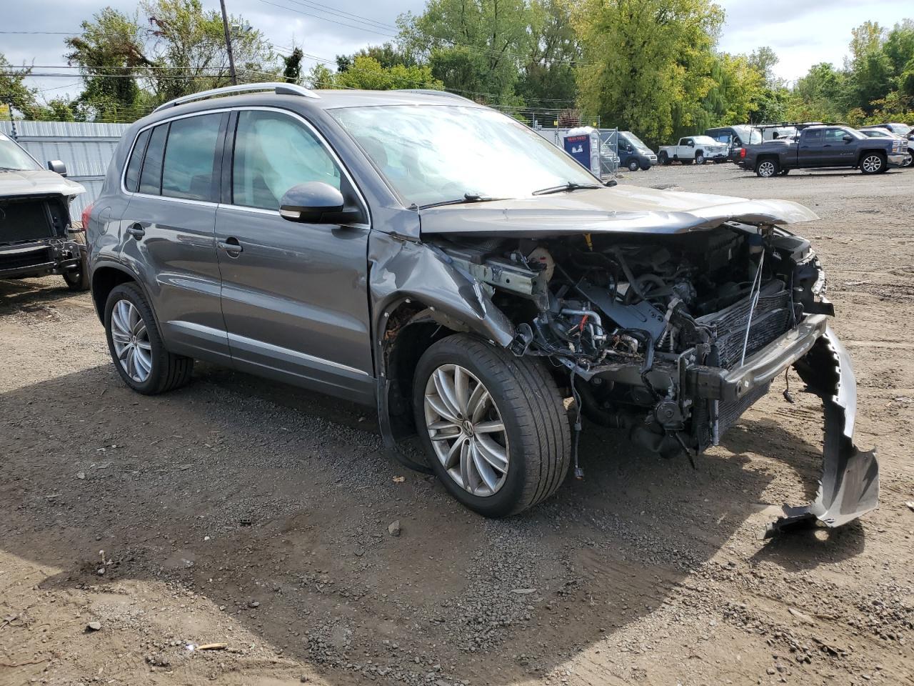2014 Volkswagen Tiguan S - Image 4