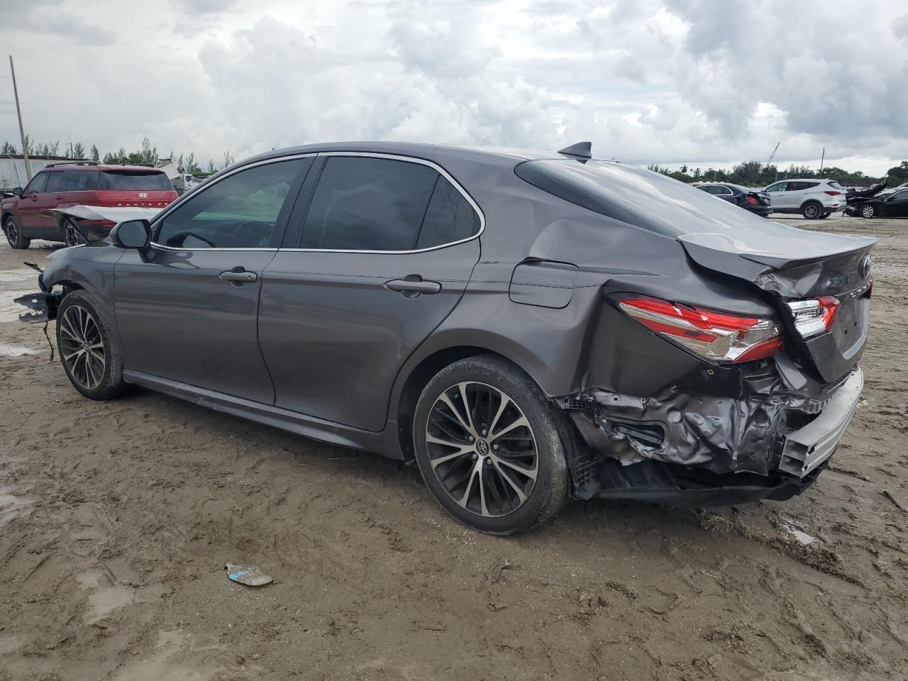 2020 Toyota Camry Se - Image 2