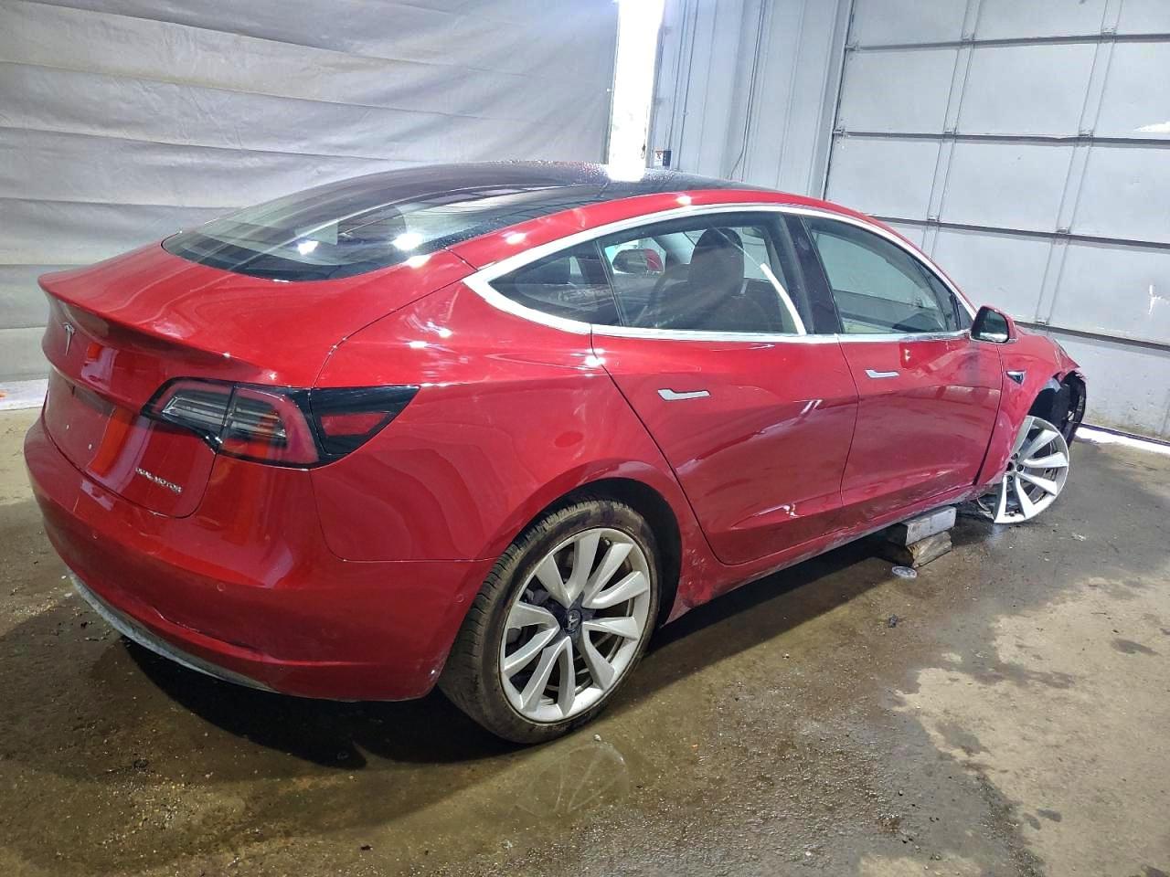2018 Tesla Model 3 - Фото 3