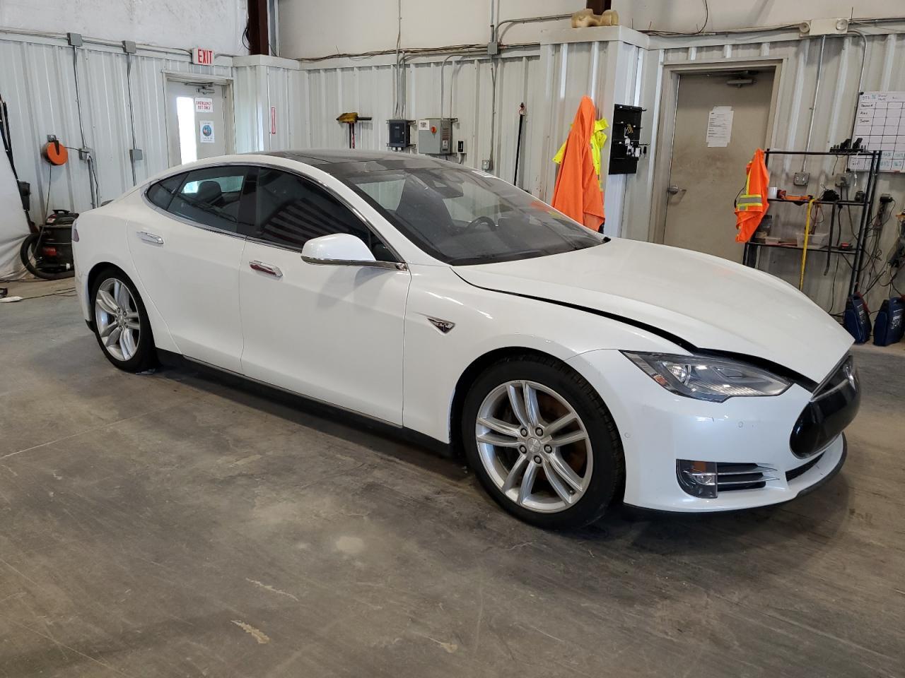 2016 Tesla Model S - Image 4