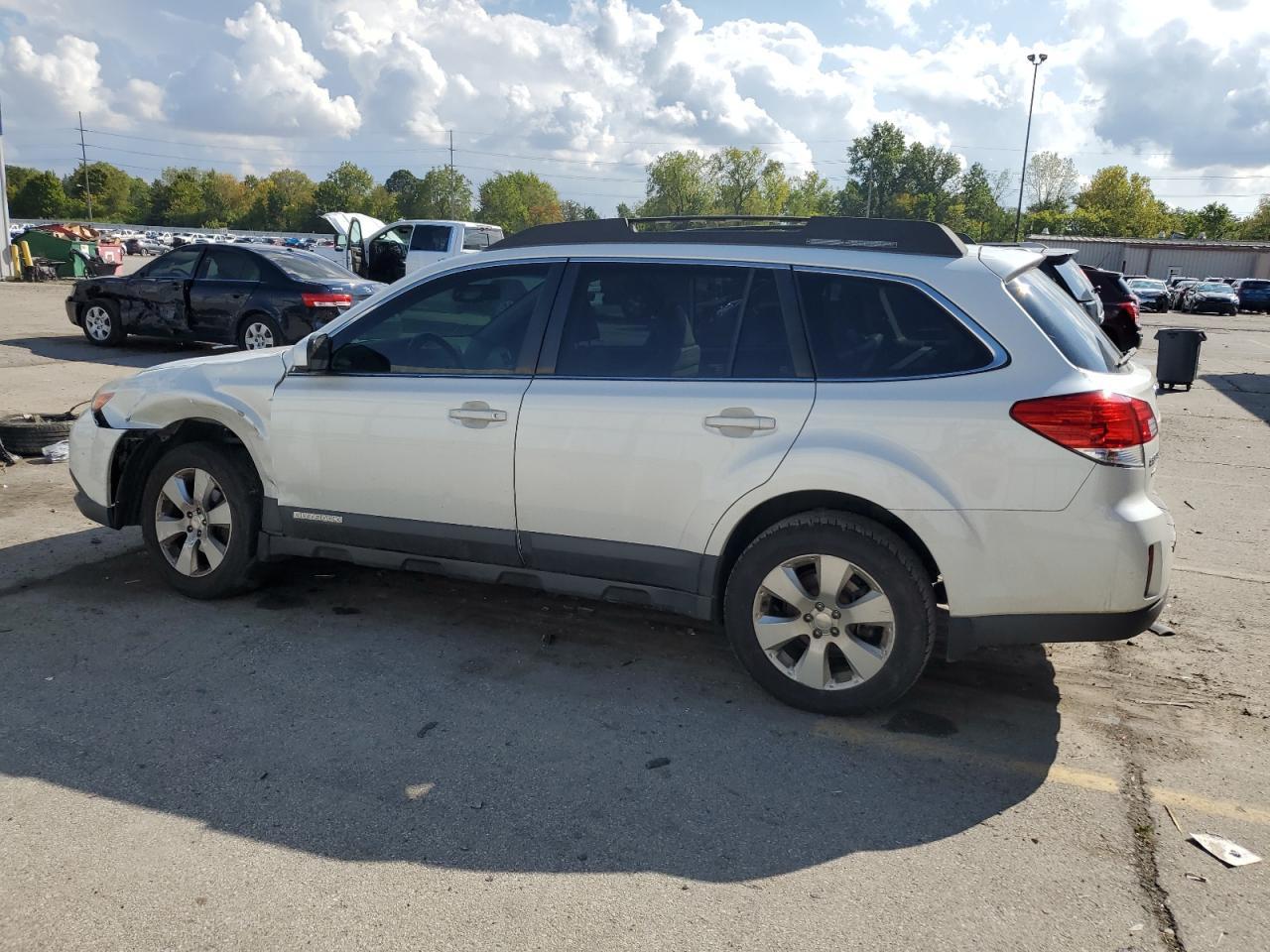 2010 Subaru Outback 2.5I Limited - Фото 2
