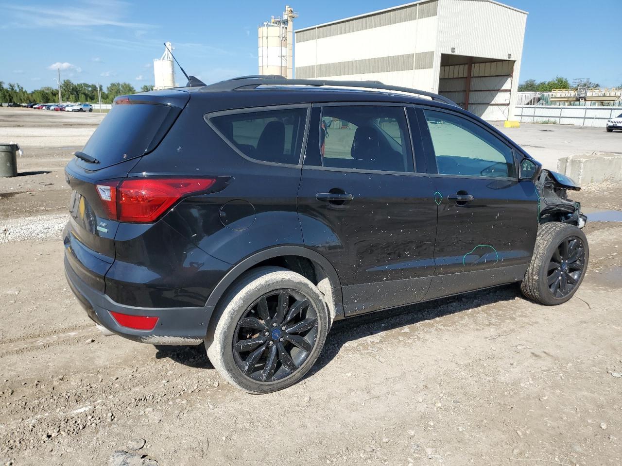 2019 Ford Escape Se - Фото 3