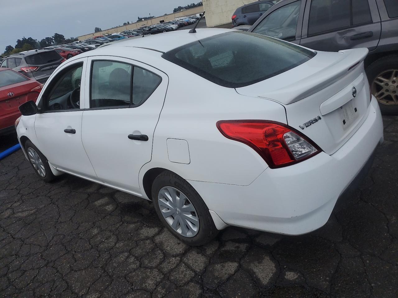2017 Nissan Versa S - Фото 2