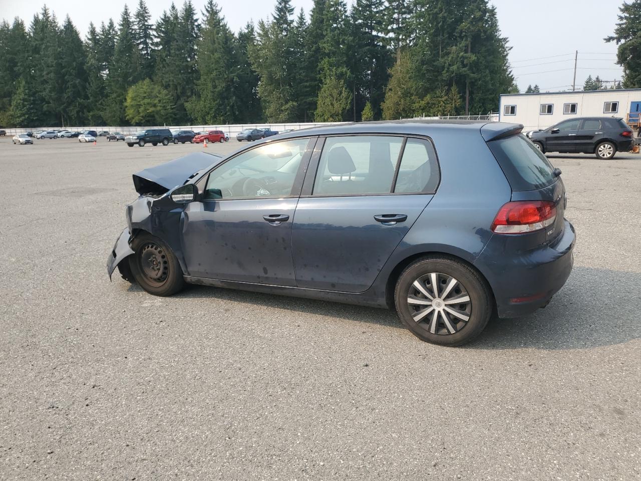 2014 Volkswagen Golf - Image 2