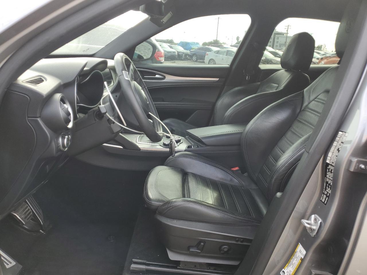 2018 Alfa Romeo Stelvio Ti Sport - Image 7