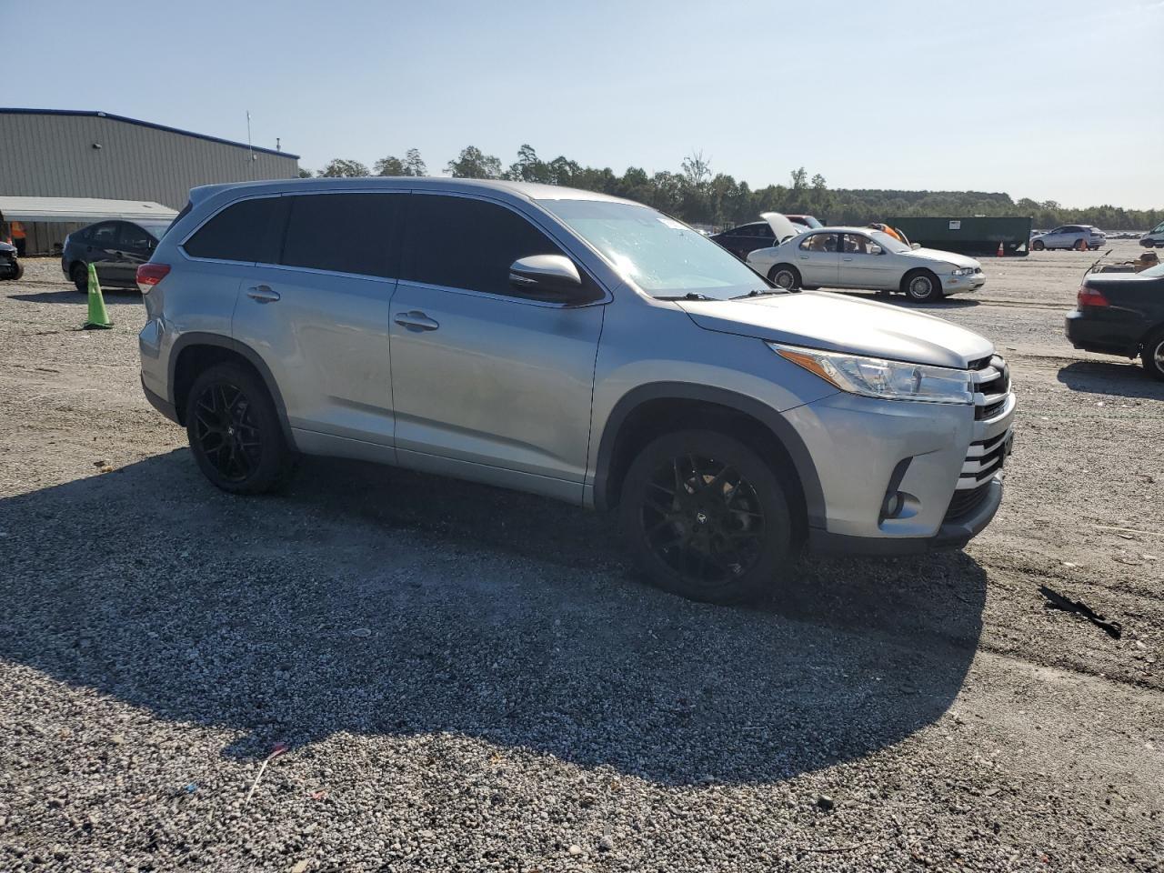 2017 Toyota Highlander Le Plus - Фото 4