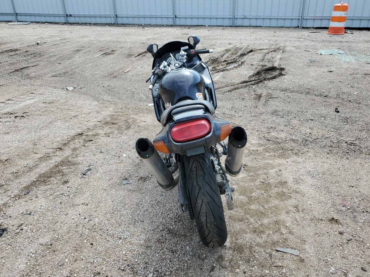 2001 Kawasaki Zx600 E - Image 4