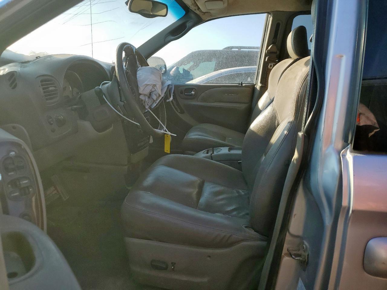 2003 Chrysler Town & Country Limited - Image 7