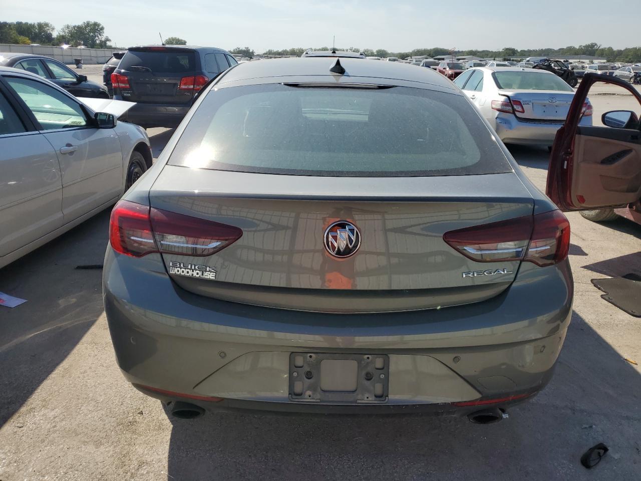 2018 Buick Regal Essence - Image 6