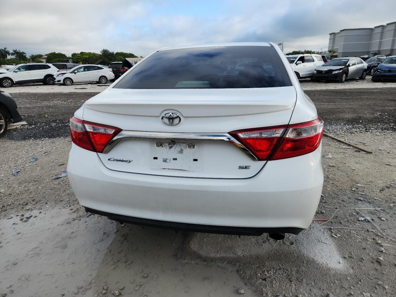 2017 Toyota Camry Le - Фото 6