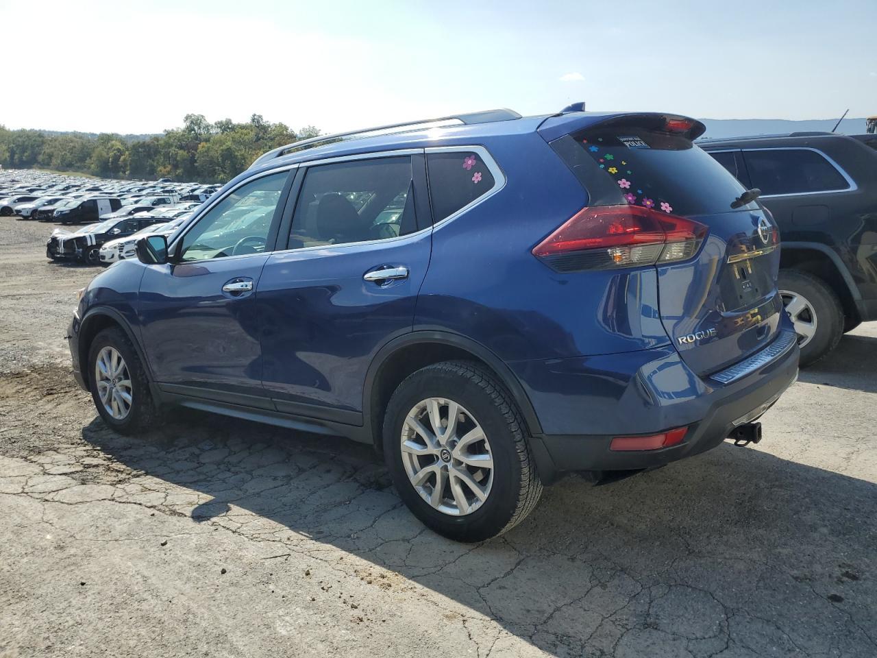 2018 Nissan Rogue Sv - Image 2