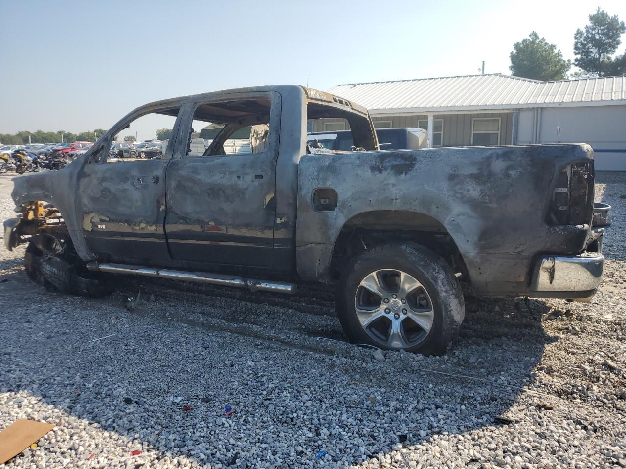2019 Ram 1500 Laramie - Фото 2