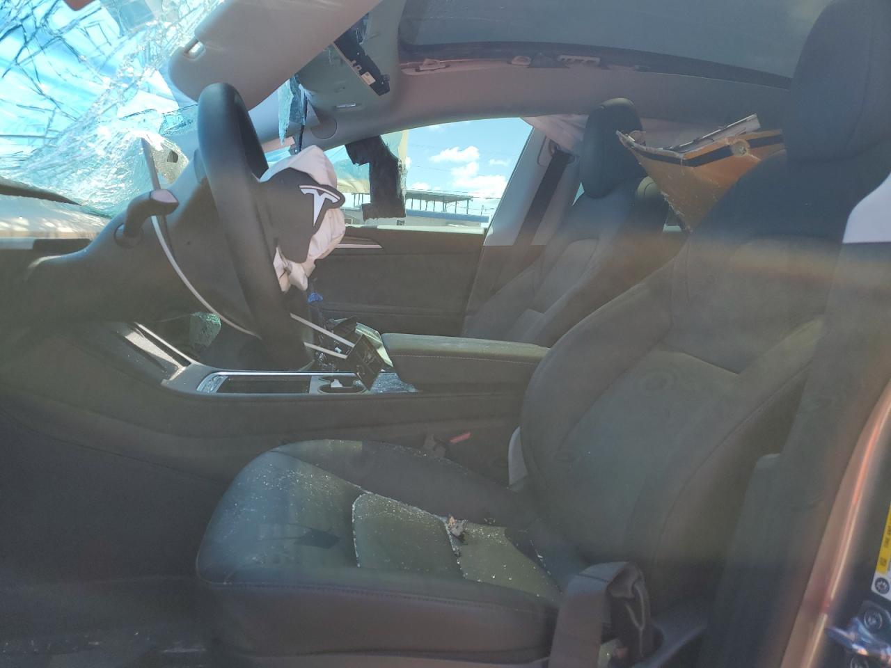 2025 Tesla Model Y - Фото 7