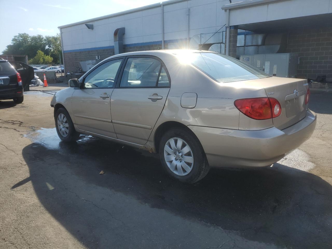 2004 Toyota Corolla Ce - Image 2