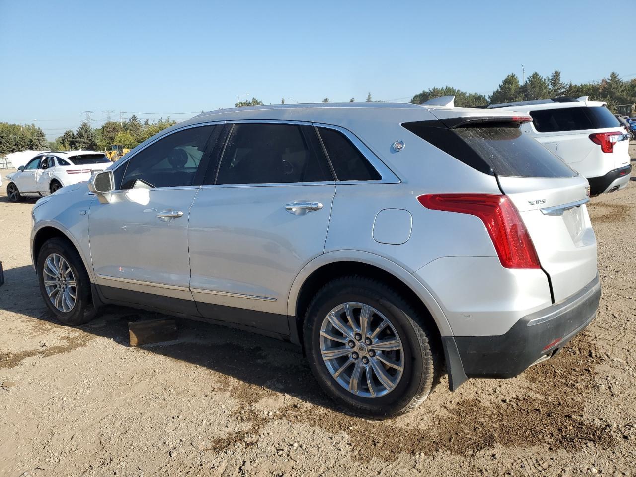 2017 Cadillac Xt5 Luxury - Image 2