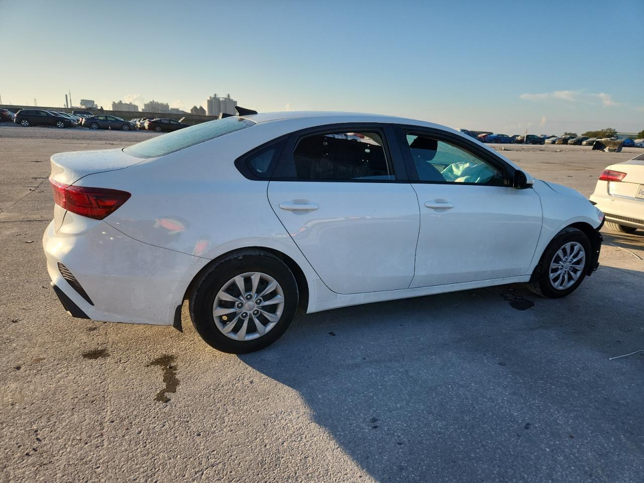2023 Kia Forte Lx - Image 3