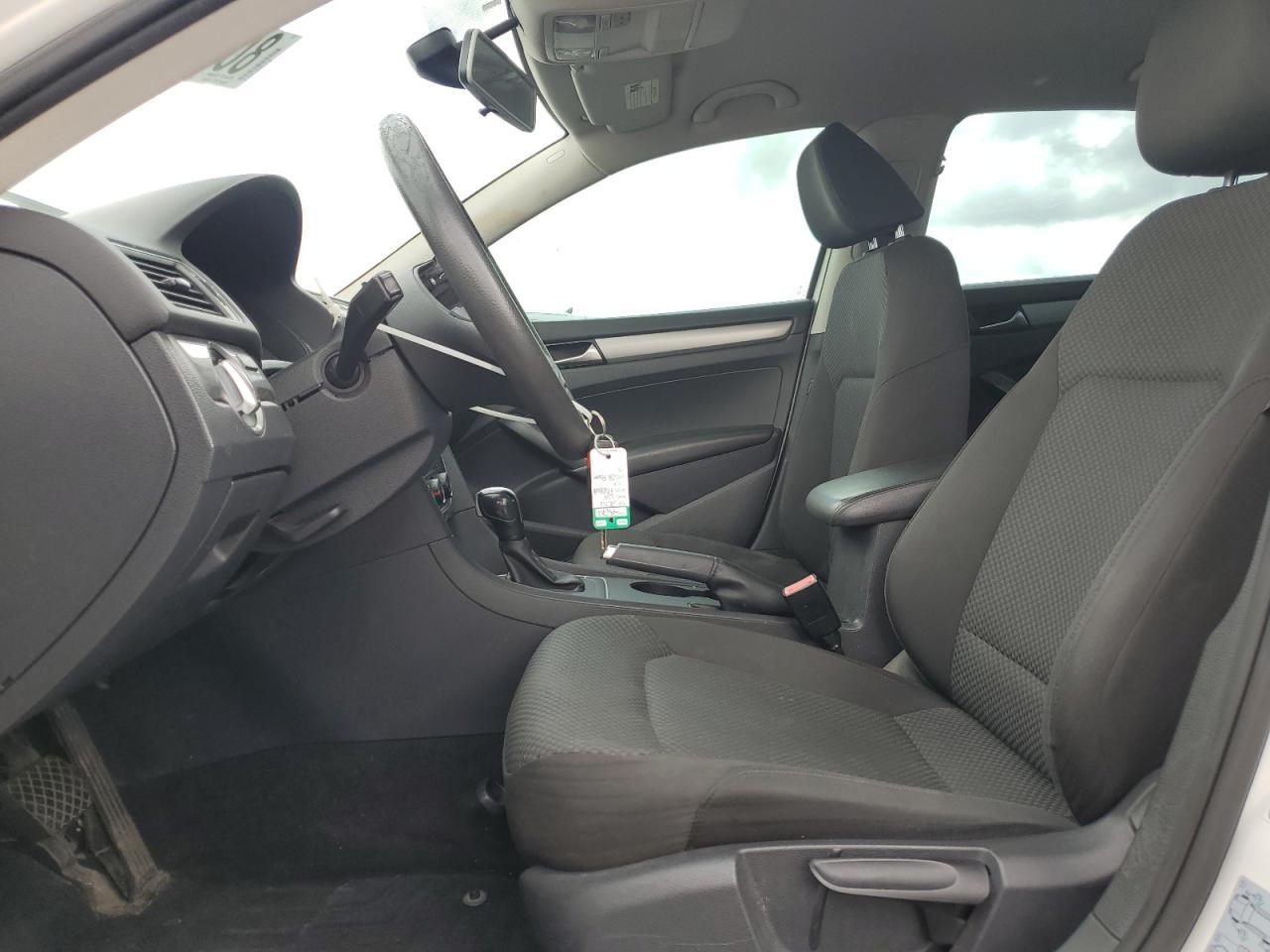 2014 Volkswagen Passat S - Фото 7
