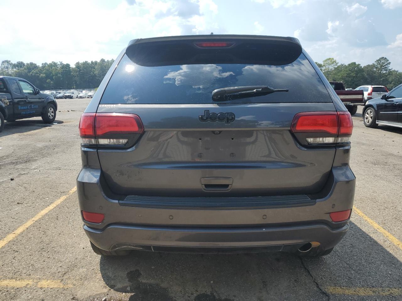 2017 Jeep Grand Cherokee Laredo - Image 6