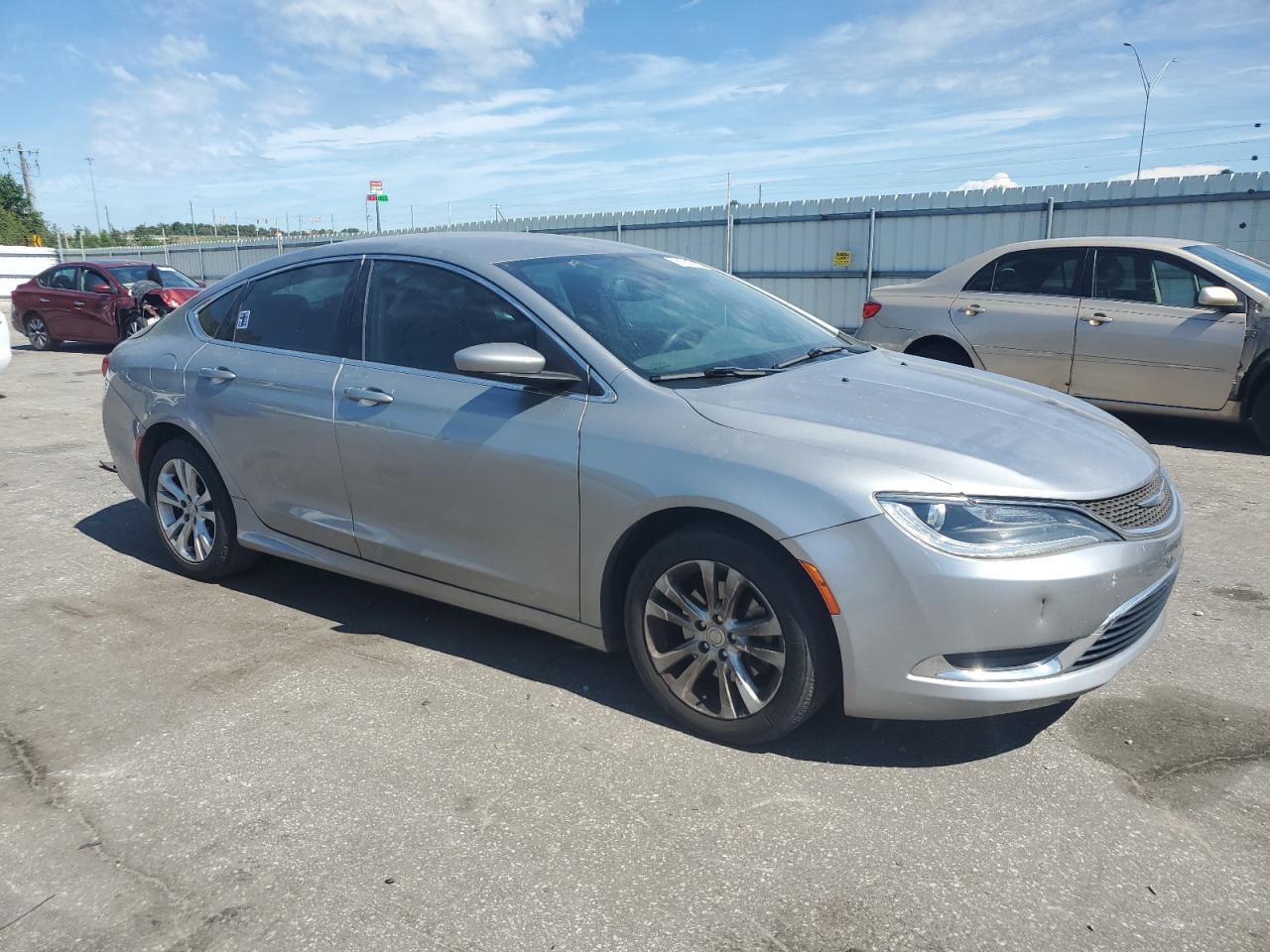 2016 Chrysler 200 Limited - Image 4