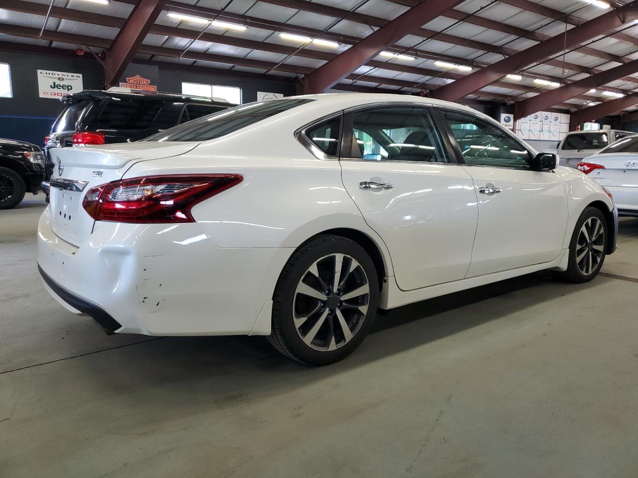 2017 Nissan Altima 2.5 - Image 3