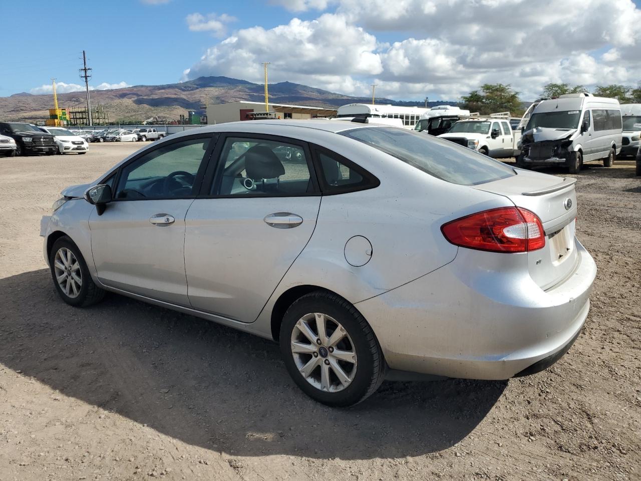 2013 Ford Fiesta Se - Фото 2