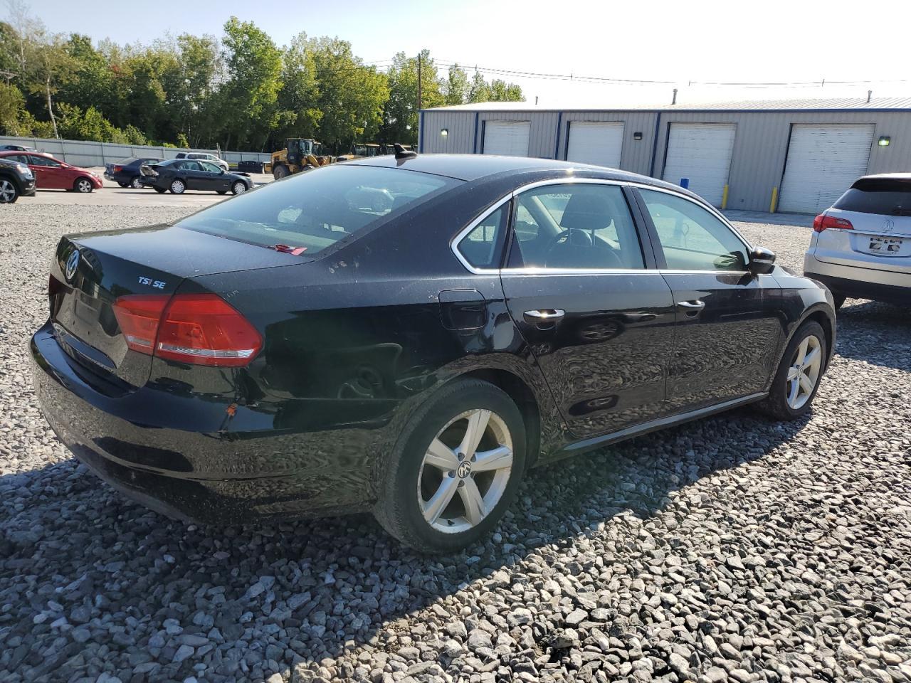 2015 Volkswagen Passat - Image 3