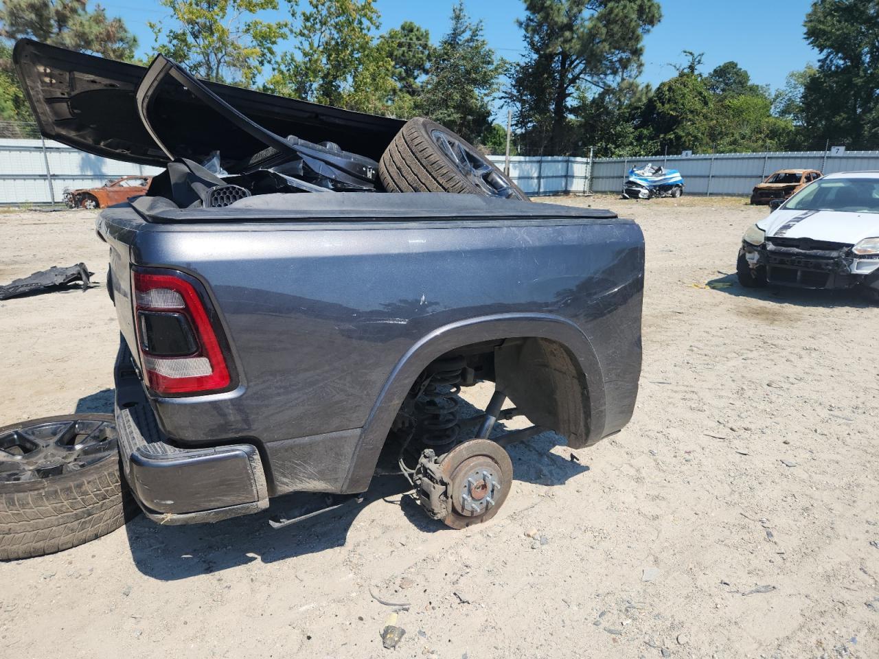 2021 Ram 1500 Laramie - Фото 3