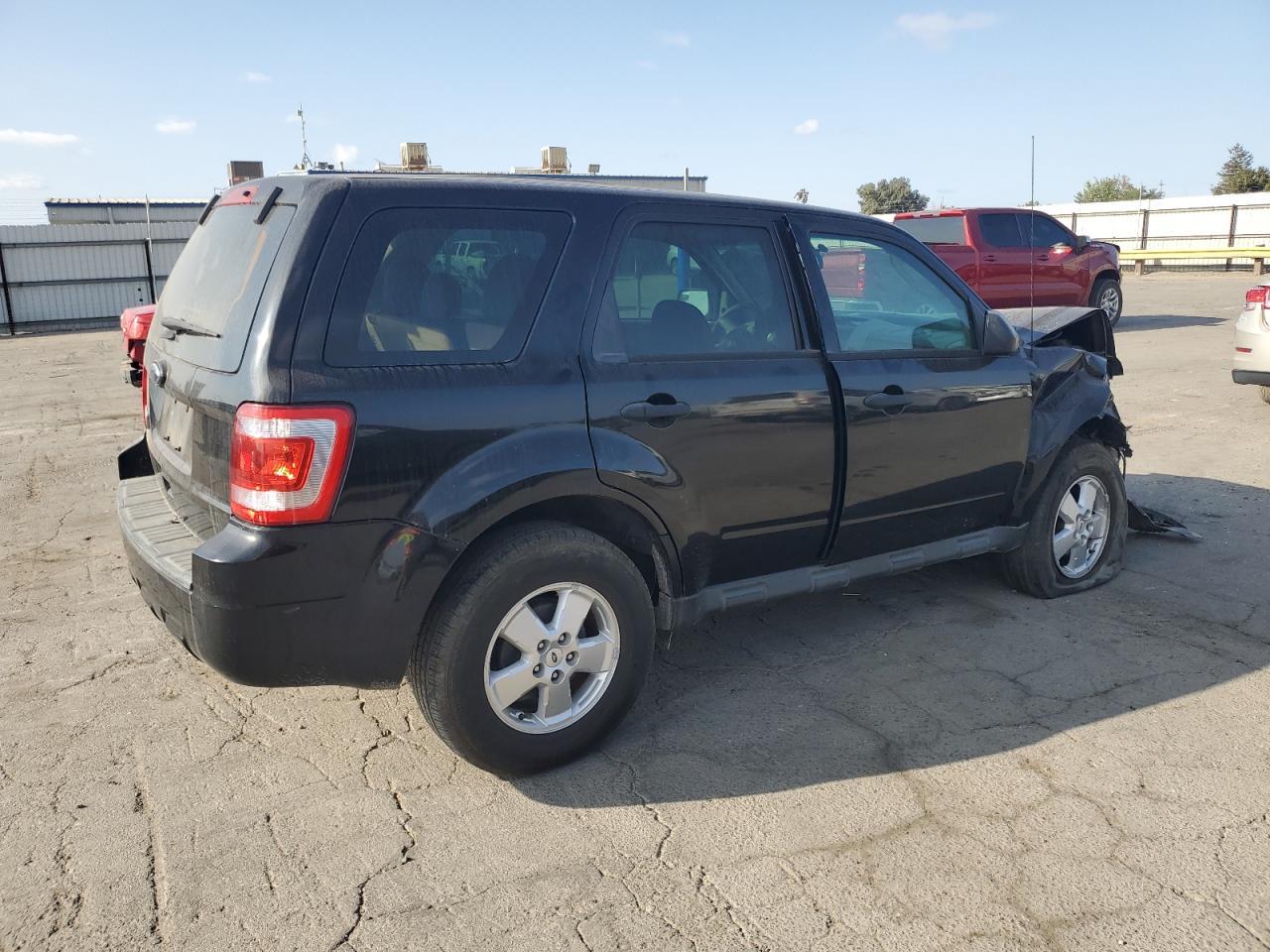 2011 Ford Escape Xls - Image 3