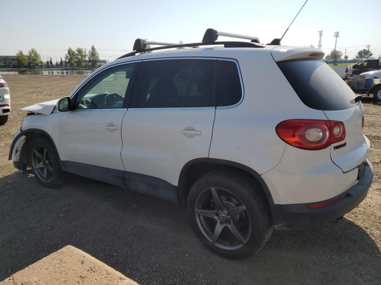 2011 Volkswagen Tiguan S - Фото 2