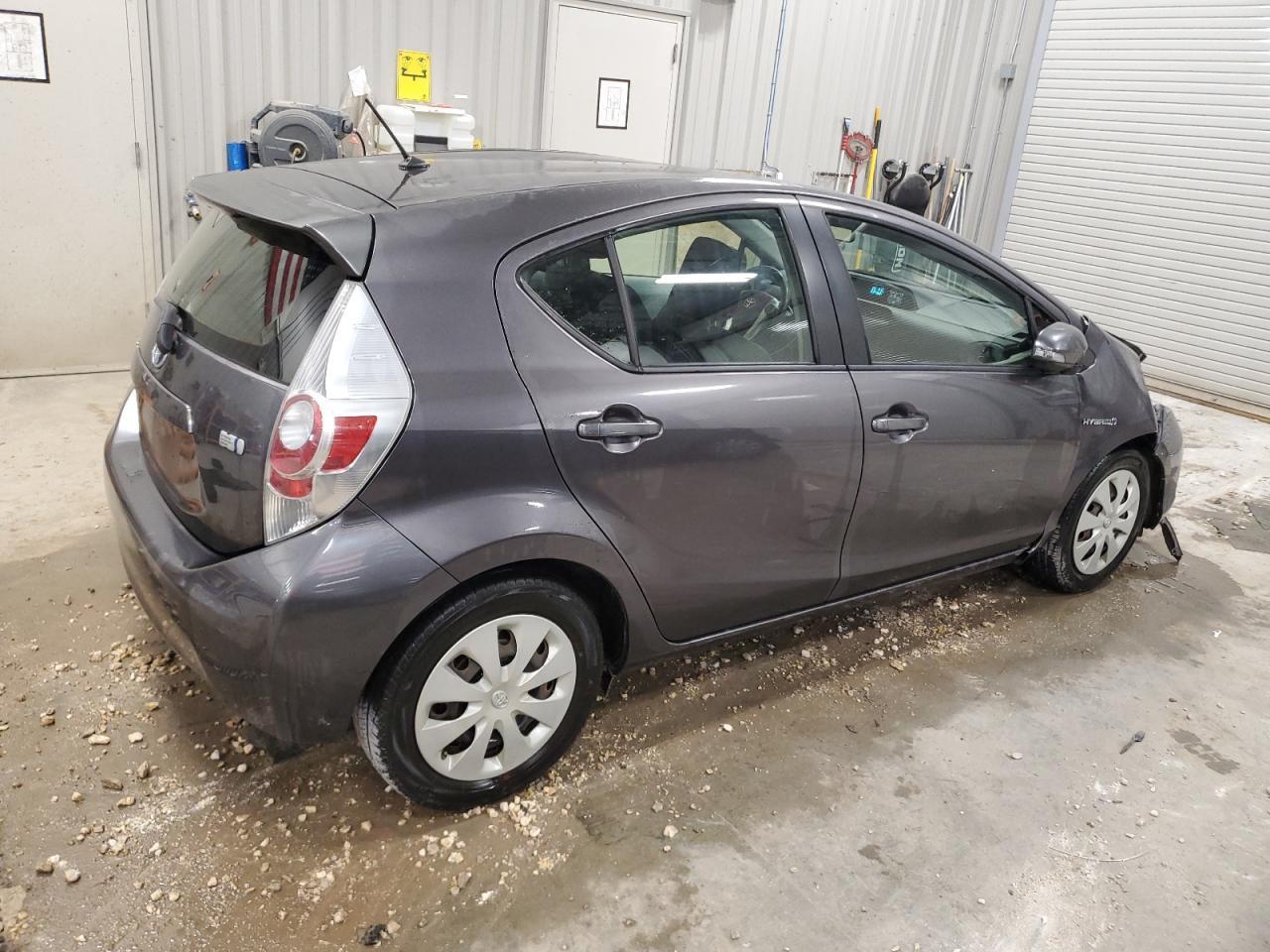 2014 Toyota Prius C - Image 3