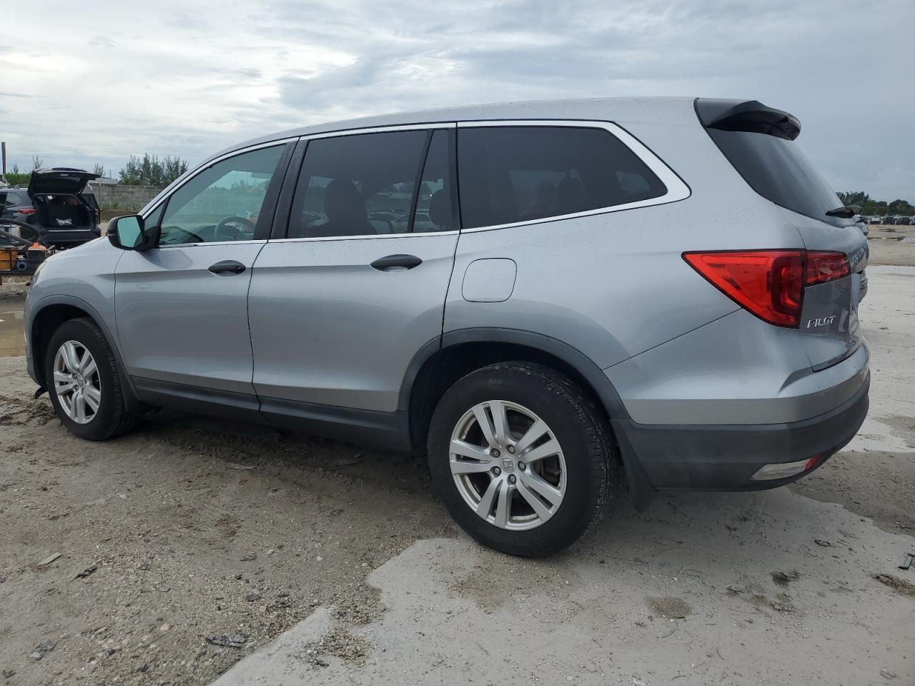 2016 Honda Pilot Lx - Image 2