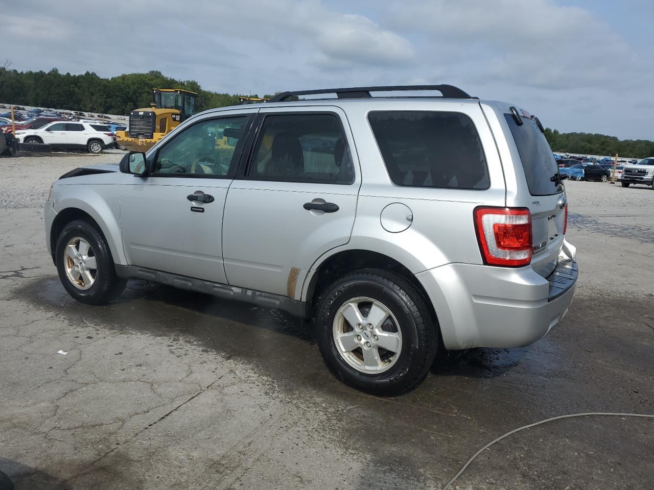 2010 Ford Escape Xlt - Image 2
