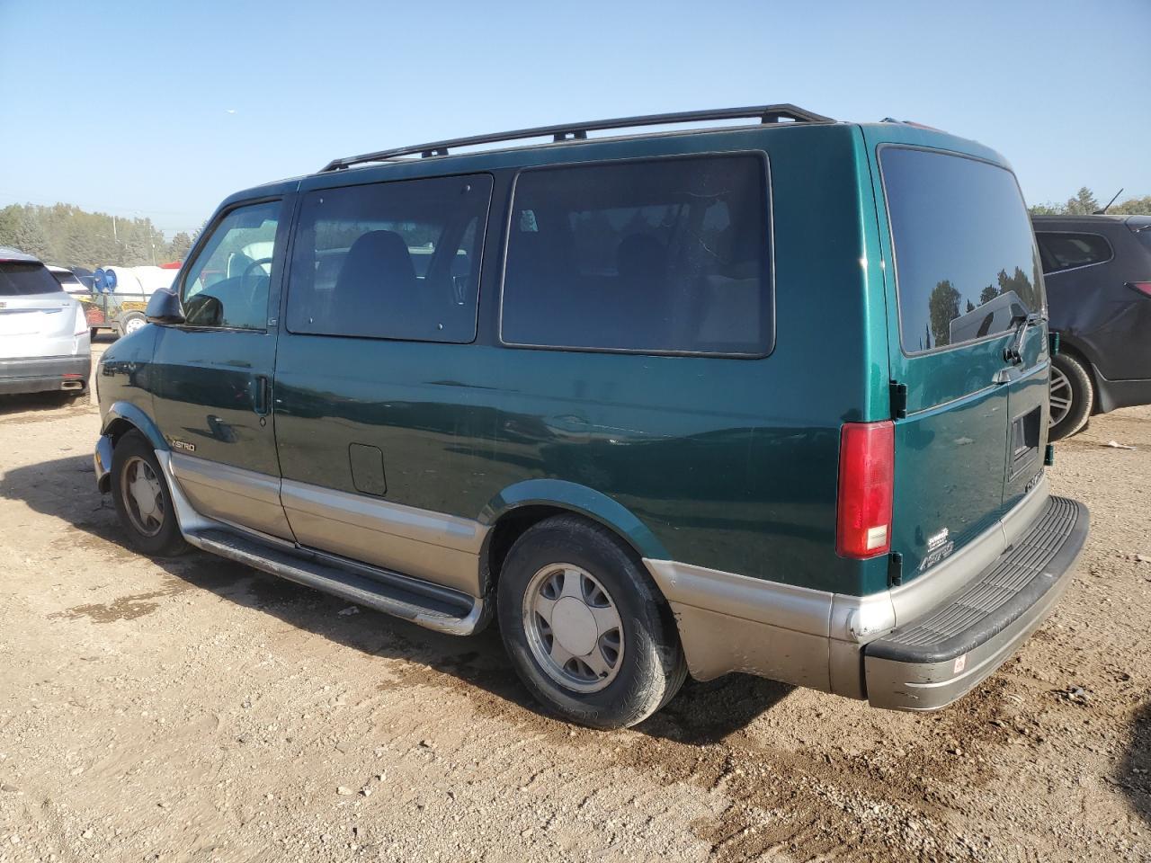 2001 Chevrolet Astro - Image 2