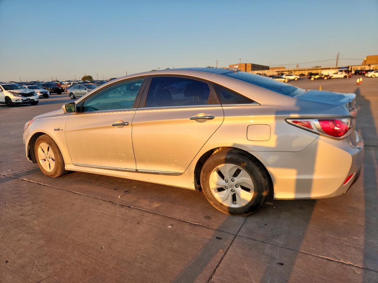 2015 Hyundai Sonata Hybrid - Image 2