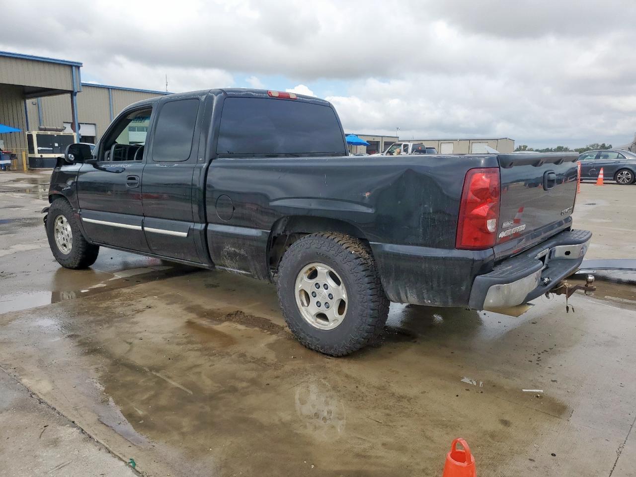 2003 Chevrolet Silverado C1500 - Фото 2