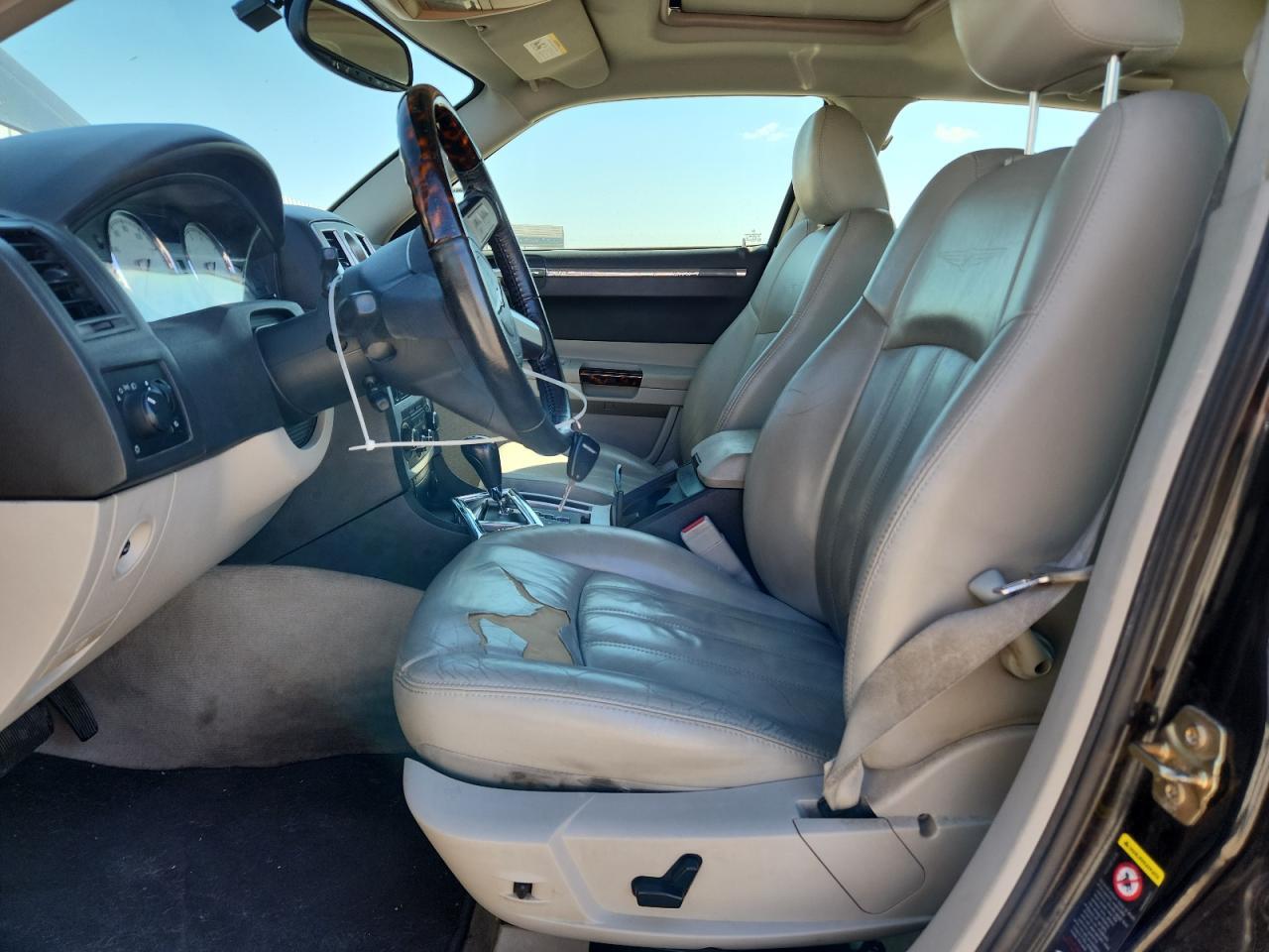 2006 Chrysler 300C - Image 7