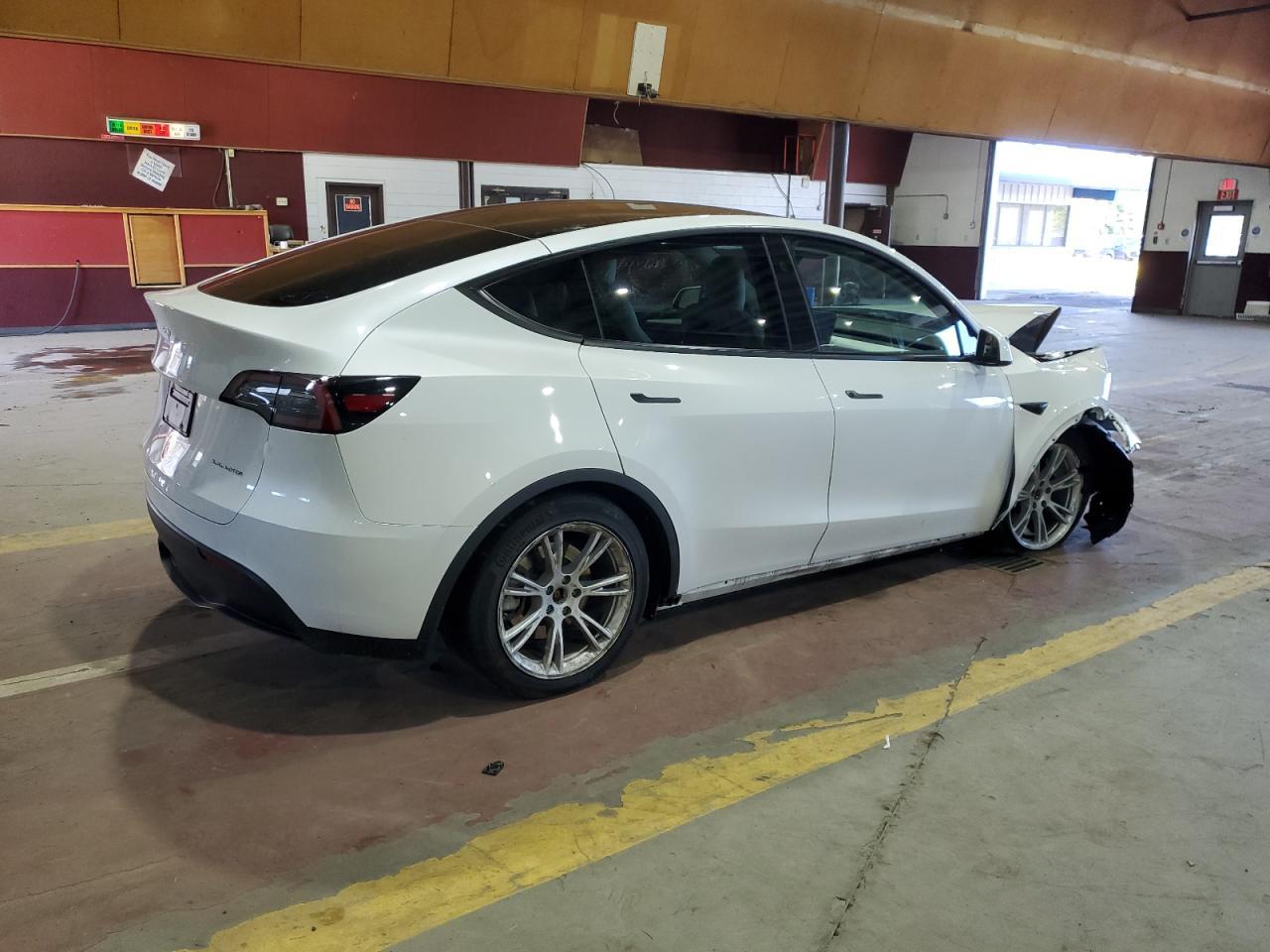 2023 Tesla Model Y - Фото 3