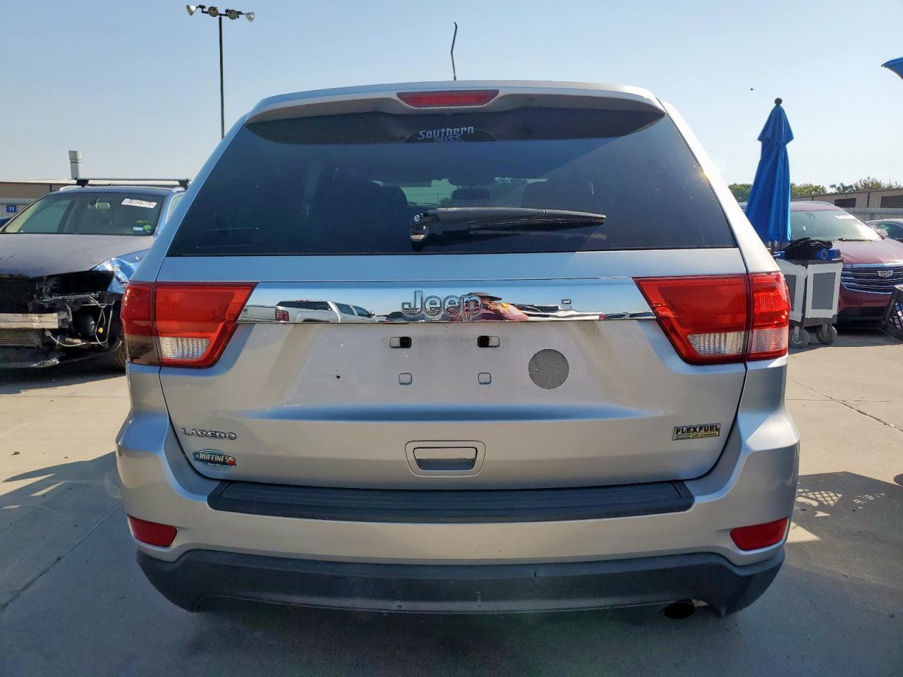 2012 Jeep Grand Cherokee Laredo - Image 6