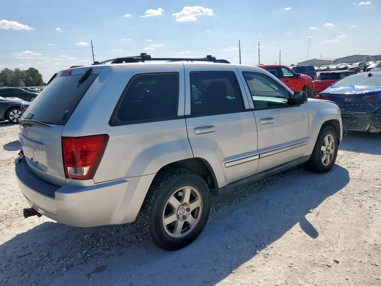 2010 Jeep Grand Cherokee Laredo - Image 3
