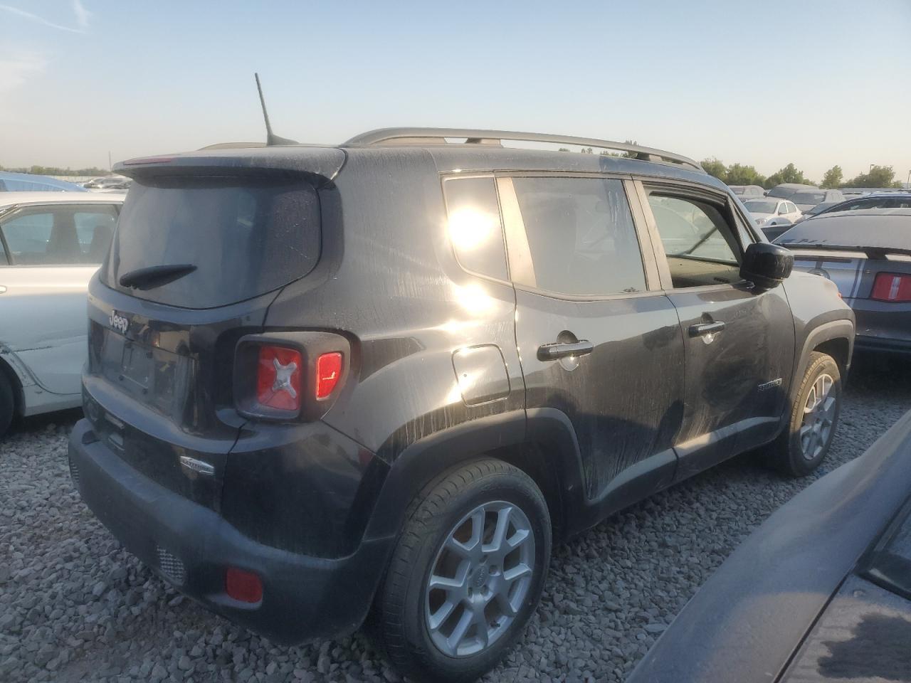 2019 Jeep Renegade Latitude - Image 3