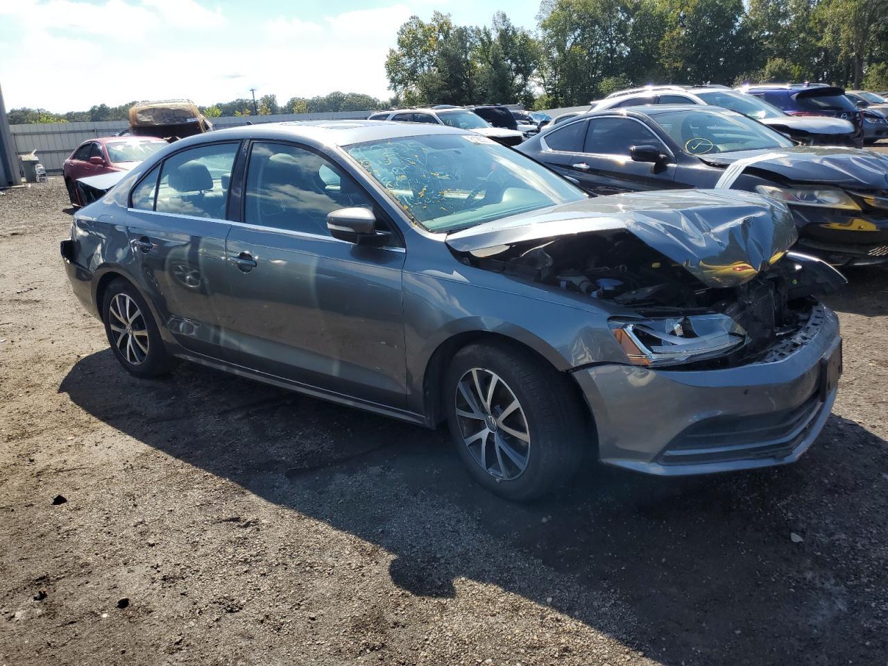 2017 Volkswagen Jetta Se - Image 4