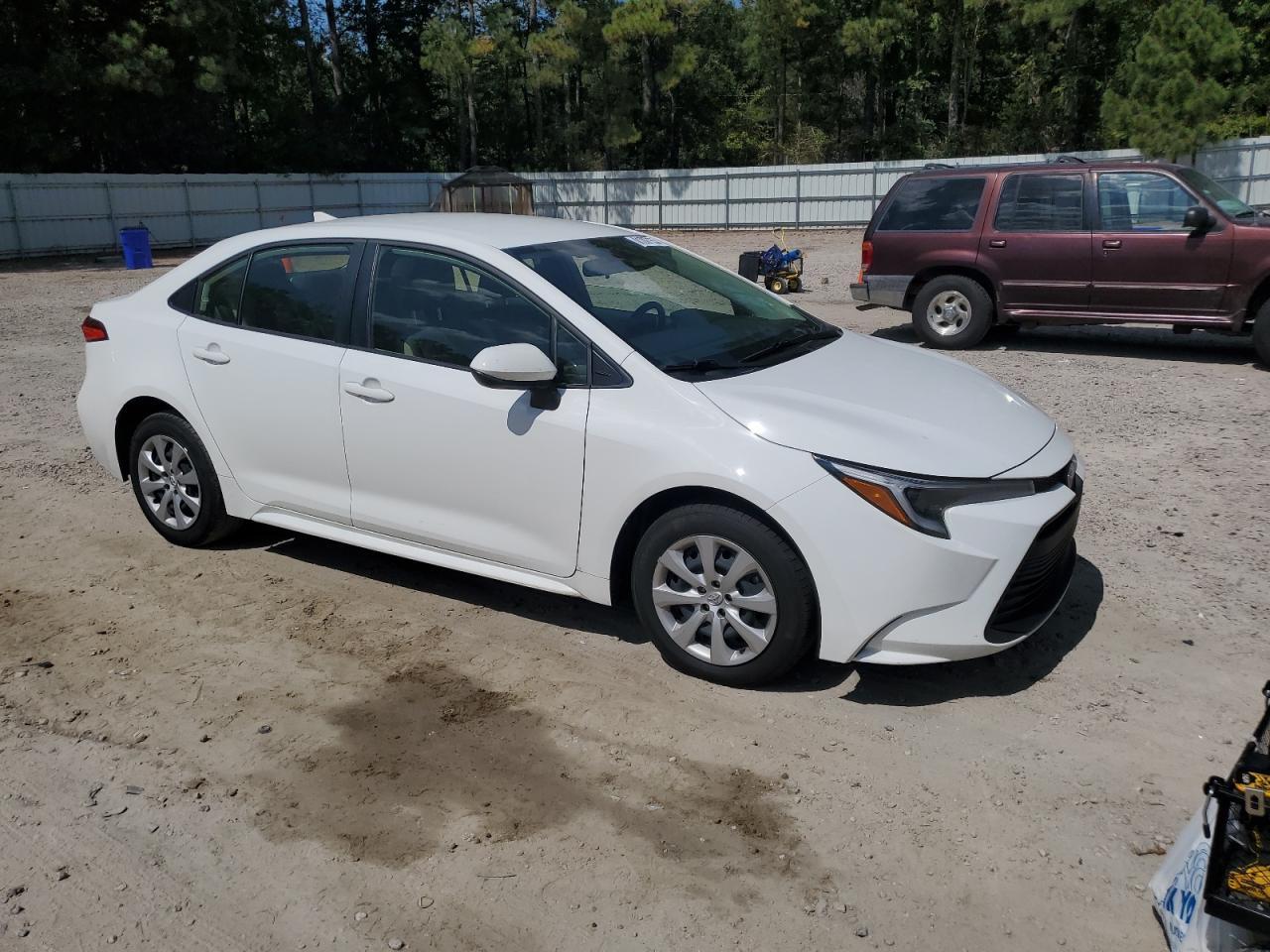 2025 Toyota Corolla Hybrid Le - Image 4