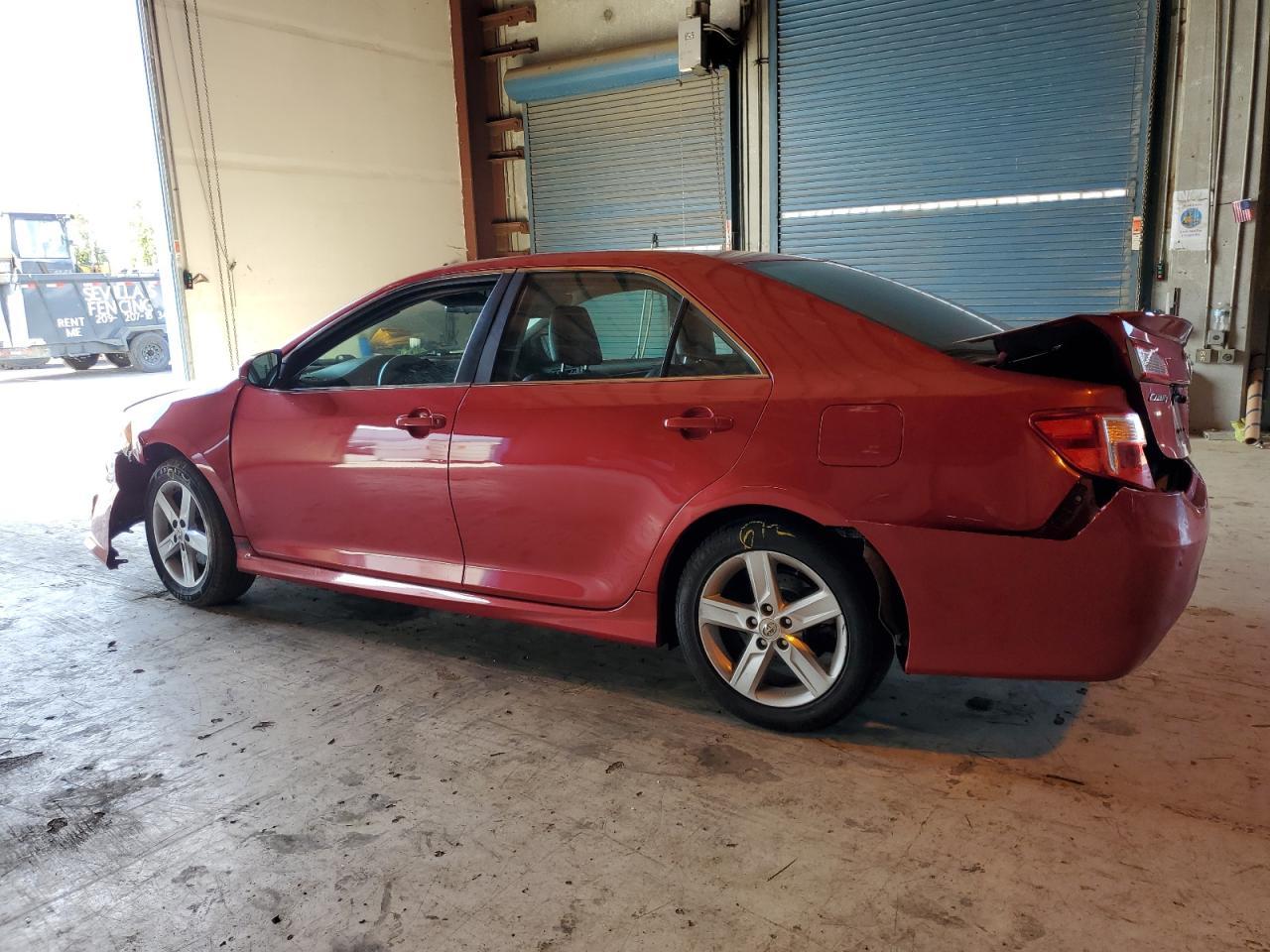 2012 Toyota Camry Base - Фото 2