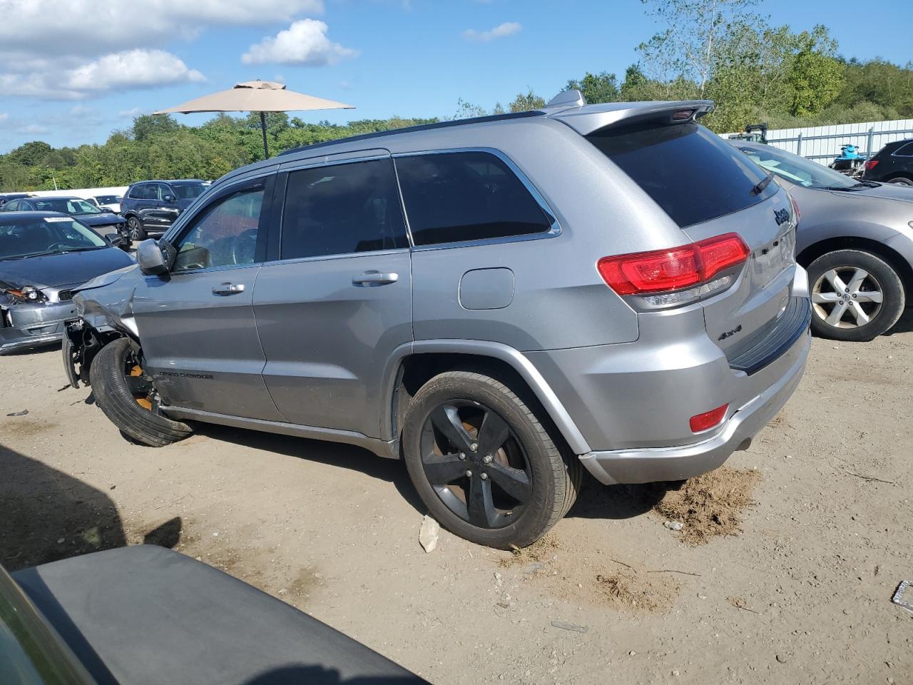 2014 Jeep Grand Cherokee Laredo - Image 2